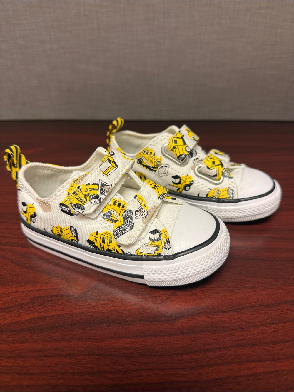 Converse Sneakers Little Boy 6 Yellow Construction Vehicle Print-NEW